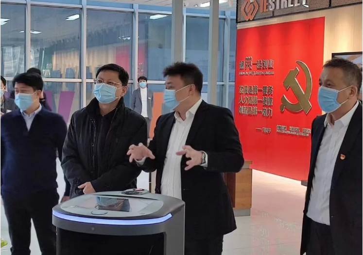 鞍山市市委书记余功斌调研考察鞍山双创街