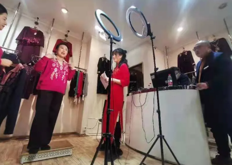 拥抱互联网——鞍勤商业将帮扶业主落到实处